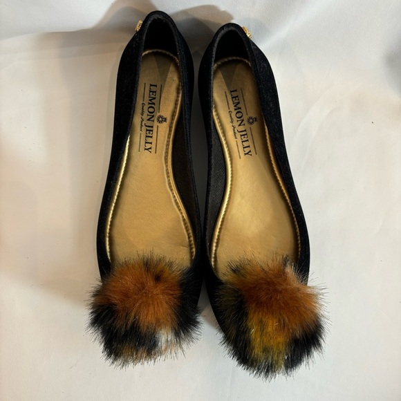 LEMON JELLY Sz 37 Ballet Flats with Decorative Fuzzy Faux Fur Pompoms Round Toe - Picture 3 of 8